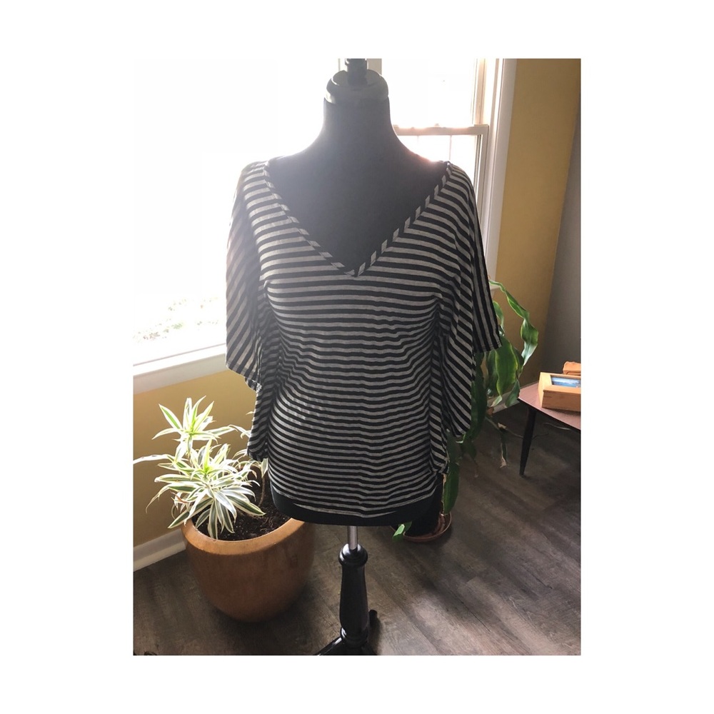 Medium Black and Grey Striped Flowy Top